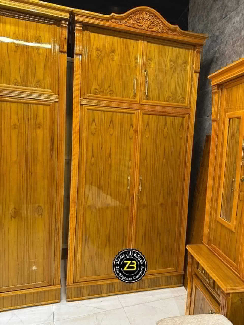 موديل المسرح 

الزان الدرجه الاولى 

مليونين و 150  الف فقط

اليكم المواصفات 👇

موديل المسرح الزان نجاره عراقيه 

من انتاج زان بغداد للاثاث العراقي 

من ضمن الاصباغ الصاج 

وضمن الدرجة الاولى 

الوجه صاج طبيعي ٥ ملم 

الداخل صاج طبيعي ٤ ملم 

الضهر جرجوبه ضب براغي 

القواعد بلوك صاج 18 ملم

إرتفاع الكنتور 270

عرض الكنتور 360

الزاويه بأرتفاع الكنتور عرض 130

ضلع كامل الزاوية مع الكنتور 490

توج الكنتور والزاوية والميز والجربايه خشب زان ثقيل

للف الابواب والمجرات خشب زان

رفوف داخليه للملحقات

المجرات تحفير بالخشب

الصبغ درجه أولى 

 السعر مليونين و150 الف فقط

2150

زان بغداد للاثاث العراقي 

العنوان بغداد المعامل الحسينية قرب مقبرة المسيح مجاور 
سوق الحسينية 

خدمة استبدال الغرف القديمة بغرف جديده مع الاتفاق على الفرق 

يوجد لدينا خدمة توصيل وشد الى جميع المحافظات العراق 

شكراً لاختياركم زان بغداد للأثاث العراقي نسعد بخدمتكم 🥰

تيك توك👇

www.tiktok.com/@kaarar_94

*********** 

***********

***********

***********
