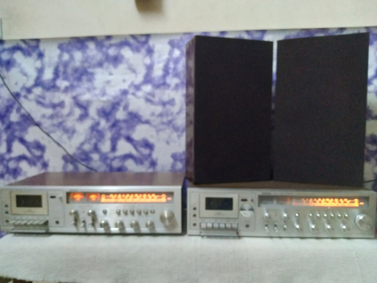 جهاز رايزنك صناعة يابانية 
راديو 4 موجات 
مسجل شغال بالكامل 
مدخل اواكس 
الجهازين شغلات 
*********** يوجد توصيل
