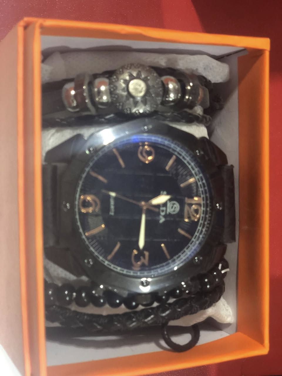 ساعات بهل شكل. 
القطعه ع ١٢مع توصيل


**إذا كنت صاحب هذا الإعلان وتريد حذفه لأي سبب، رجاءا أرسل رسالة إلى الدعم الفني**