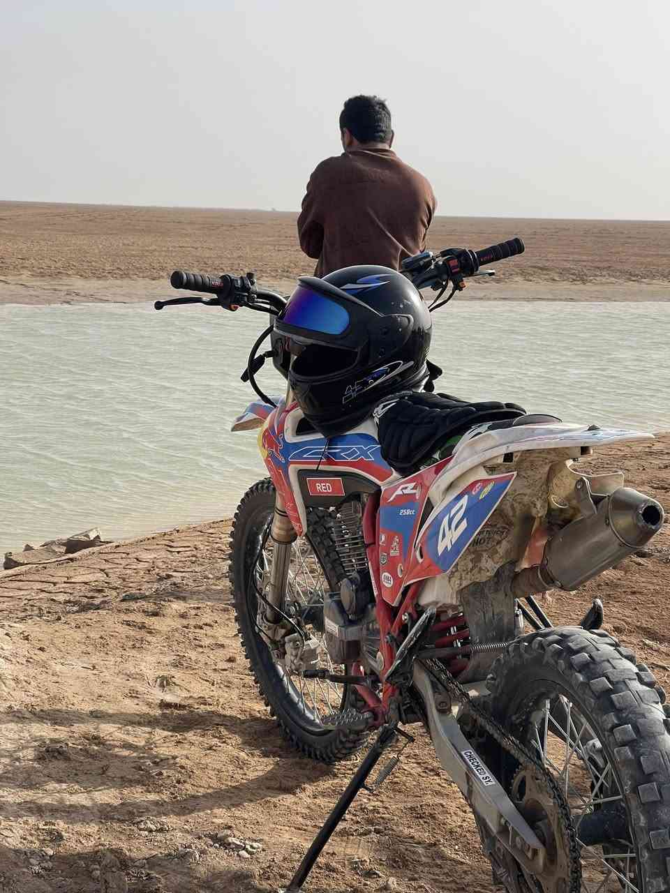 سلام عليكم قفاز لبيع مديل ٢٤احرك٢٥٠السعر مليونو٣٠٠عنواني بغداد قرب بسماية***********
