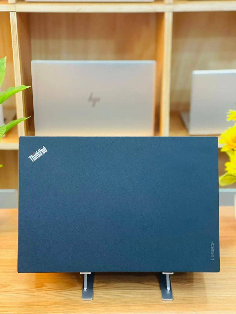 [🖼 لابتوب Lenovo ThinkPad E560
جهاز عملي معروف بقوة تحمّله واعتماديته 💼
مناسب للدراسة والعمل اليومي بسعر اقتصادي 🔥
🔹 المعالج: Core i5 الجيل السادس فئة U
أداء جيد لبرامج الأوفيس، التصفح، والمهام اليومية
🔹 الرام: 8GB
سلاسة بفتح البرامج والعمل المتعدد
🔹 الهارد: 256GB SSD
سرعة إقلاع وتشغيل ممتازة
🔹 الشاشة: 15.6 إنش
حجم مريح للعمل والمشاهدة
🔹 كرت الشاشة الداخلي 4GB

🎯 الاستخدامات:
✔️ طلاب جامعات ومدارس
✔️ برامج الأوفيس والمحاسبة
✔️ تصفح وإنترنت وأعمال أونلاين
✔️ مشاهدة أفلام ويوتيوب

🎁 الهدايا:
✔️ حقيبة
✔️ الشاحن الأصلي

🛡️ الضمانات:
✔️ فحص كامل قبل الإرسال
✔️ فحص كامل قبل الدفع والاستلام
✔️ ضمان 7 أيام استبدال عند وجود خلل مصنعي
✔️ جاهز للاستخدام المباشر
📍 الموقع: بغداد الأمين الثانية
💰 السعر: 245,000 دينار عراقي فقط
📲 للتواصل واتساب ***********]
