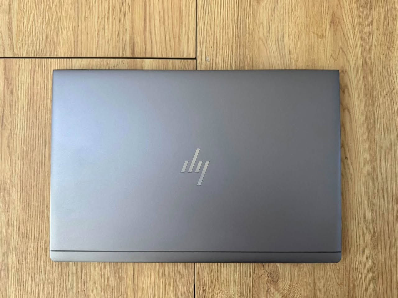 السلام عليكم
لابتوب HP ZBOOK 15u G6 سوبر سلم ورك ستيشن برامج هندسية قوية وتصاميم والعاب يعني كلشي تشغل
مواصفات
Core i7 8565u كور اي سفن الجيل الثامن
الرام 8 كيكا ddr4 وقابل للتطوير
الهارد Ssd Nvme256كيكا  سريع جدا 
كارت الشاشة خارجي AMD 
RADION PRO WX3200(4كيكا)
كارت الشاشة الداخلي INTEL UHD Graphics 620 (4كيكا) 
مجموع كرت الشاشة 8كيكا 
حجم الشاشة 15.6 ips full hd مشبعة الالوان والوضوح
تحتوي على بصمة  اصبع FINGERPRINT للحماية 
ويندوز 11 اصلي مدى الحياة 
كيبورد ضوئي عربي انكليزي 
لابتوب نضيفه كلش وتشغل كل البرامج القوية الهندسية والتصميم والالعاب 
ملحقاتها شاحنتها الاصلية 90w وحقيبة
مكاني بغداد الاسكان قرب مستشفى الطفل 
السعر 550الف  قفل ***********

