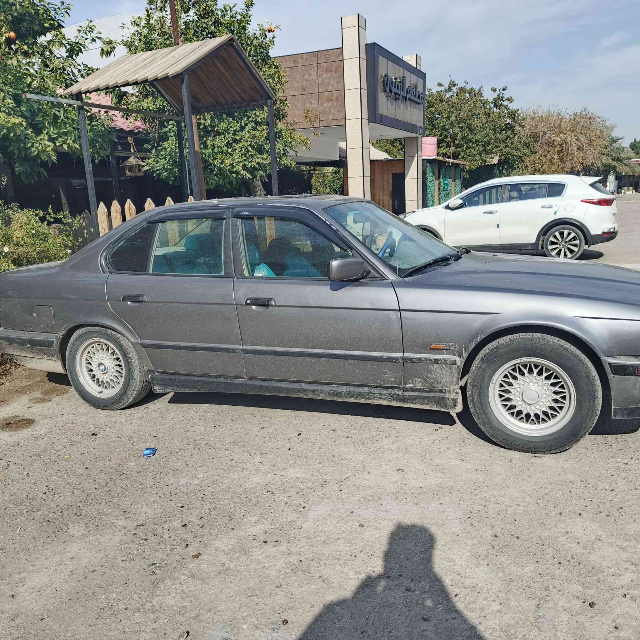 525 اصل بليته وباب
موديل ٩١
محرك مسكر ( جديد حاويه) 
كير عادي جديد جاترك
دبل ارباك
تخم تاير جديد 
تبريد شغال ( تدفئه ما تشتغل ما اعرف السبب) 
غرفه جديد جلد
رقم بغداد 
صاحبها بالكفل باقي يطلب عليها فلوس اسدده ويحول ماعنده اي مشكله 
عنوان السياره بغداد القادسية 
السعر ٥٠ قفففففل 
بيها ملاحظات بسيطه ما يكلفن ورقه
***********
