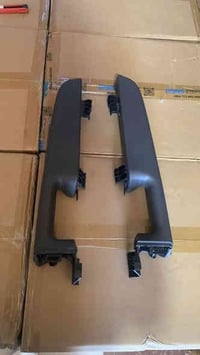 من رخصت الادمن المحترم مقبض مسند ذراع باب السائق الأمامي الأيسر من UMI...