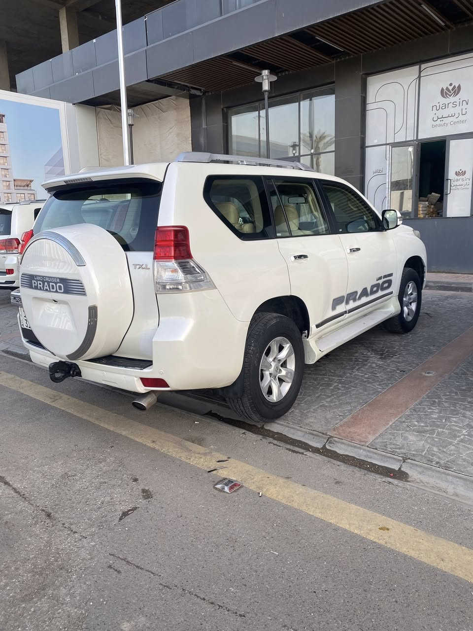 للبيع برادو موديل 2011 ✅
رقم بغداد 
ماشيه 228 الف
فتحه 
دبل تناكي 
شاشه 
حساسات 
مري شفط 
7 راكب  
محرك 6 
مكفوله عده تكحيل شبر 
للبيع او للمراوس حسب القناعه بسعر اقل 
السعر 240$ ورقة وبيها مجال 
مكان السياره بغداد اليرموك 
رقم تلفون ***********
