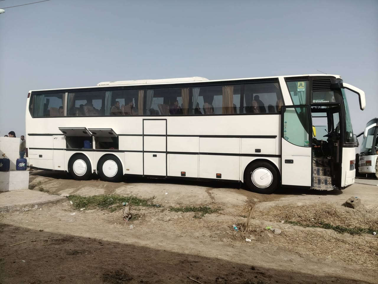 يالله سلام عليكم باص ستراا الفينيه مديل 2001بسمي نكليزي مداور ثاني يوم/جاهز ما بيه اي نقص      /52/نفر  تبريد صيني عليها جاهزه ما بيها اي نقص تجي وتشوف بعينك شراي يخابر وبيه خير ويدللل 
***********////***********
