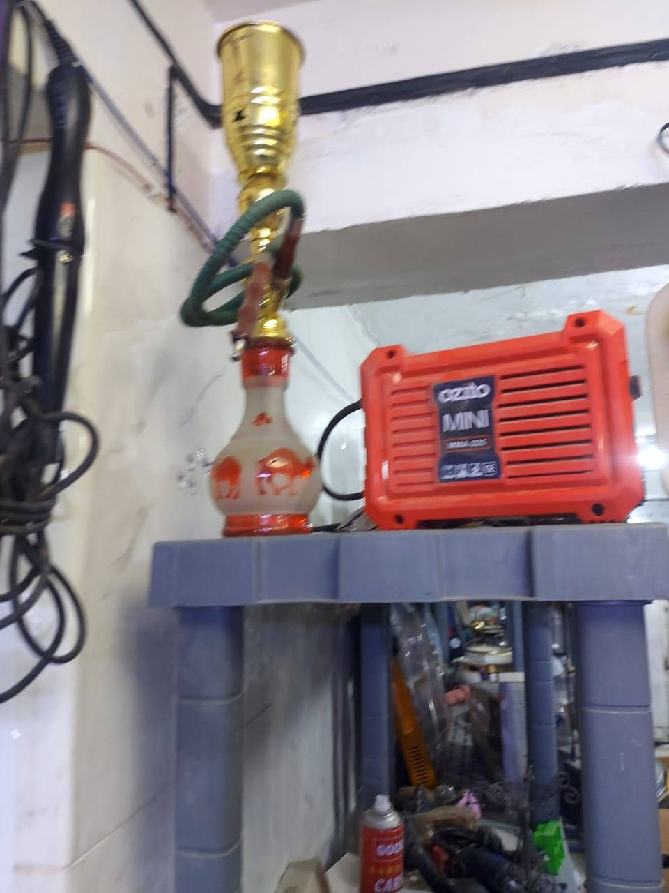 للبيع اغراض  محل بالات امزون مامستخدم محل كامل مجهز من اجهزة كهربائية وتحفيات وأنتيكات وعدد يدوية ومنزلية وزجاج بالات متنوعة اصليات ماركات عالمية البيع شلع مع الرفوف او بدون الرفوف كوت الكفاءات بداية شارع الكفاءات بعد الاشاره المرورية مجاور المشتل محلات امزون للبضاعة الاوربية الاصلية *********** سعر مناسب جدا جدا دهل اوران, واسط
