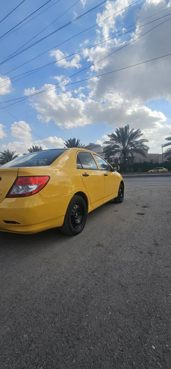 السلام عليكم بيوايدي موديل 2019 السياره  كير محرك صدر تخم تاير تبريد منضومة غاز جاهزة السيارةمكفولة بدون قطره صبغ عدة باب الخلفي بارد مصفرة هيئة وغرامة بسمي مكان السيارة بغداد السعر 74 وبيه مجال التصال***********
