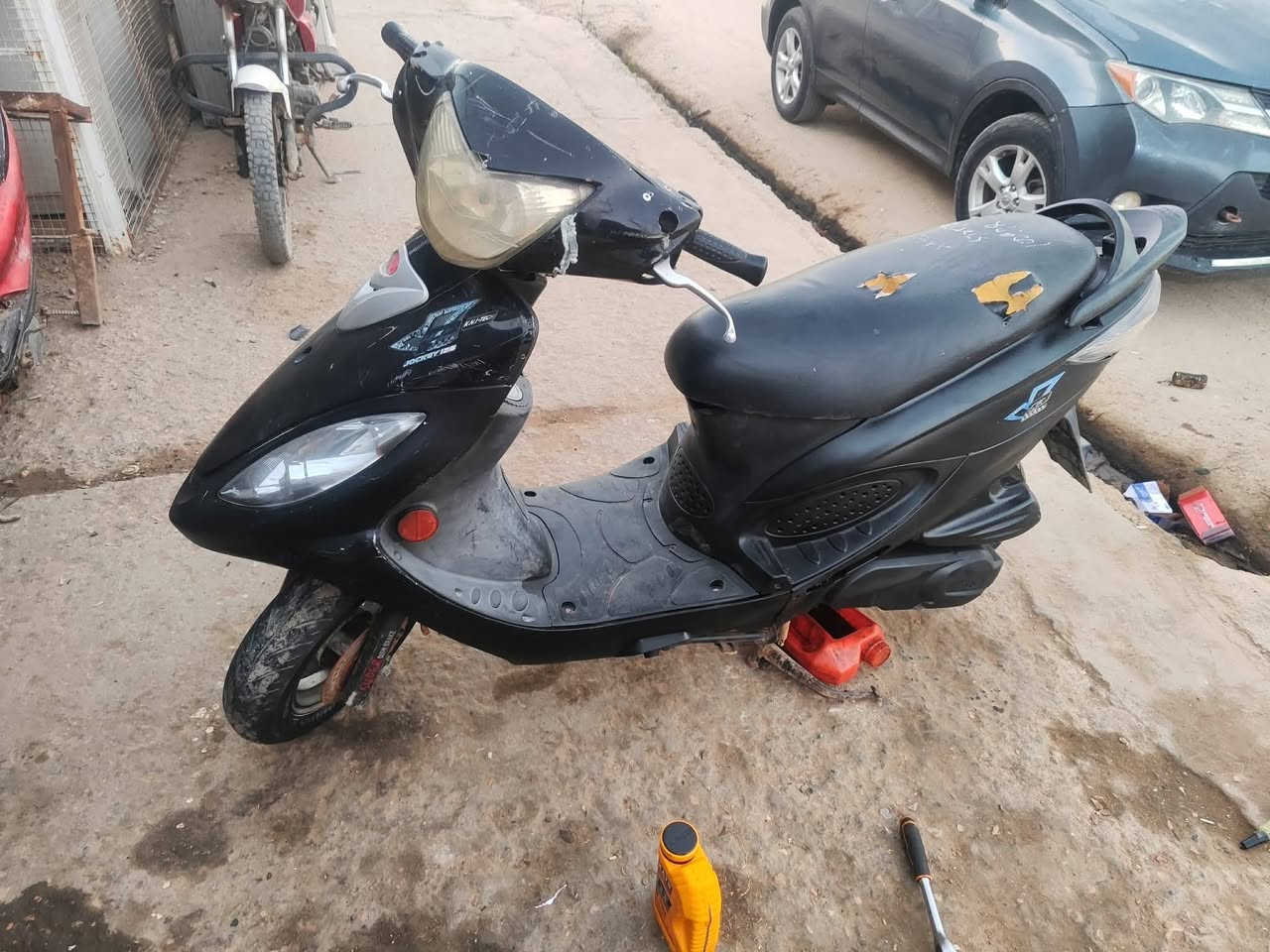 دراجه كامكو قبل شهر بدلت مكينه اصليه مامفتوحه يشهد الله 
سعرها ٤٠٠ وبيها مجال ♥️


**إذا كنت صاحب هذا الإعلان وتريد حذفه لأي سبب، رجاءا أرسل رسالة إلى الدعم الفني**