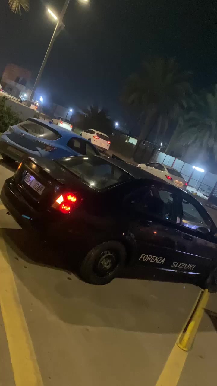 السلام عليكم سياره وبتره فورنزا موديل 2007 السياره حيل نضيفه المحرك جديد الكير جديد الحداده كلها جديده غرفتها نضيفا  السياره ما بيها حادث سعر 54 بي حك الجي المكان بغدا. الغزاليه رقم الهاتف***********
