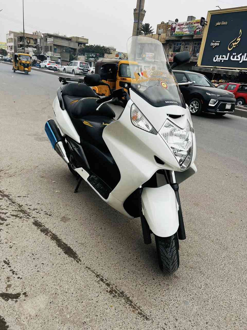 اللهم صل على محمد وآل محمد 
سلفر ونج 600 بحالة الوكاله
مكينة مكفوله هاون شلعة ومعدل فول 
فول مواصفات 
دشبول نفخ
 عدادات لون ابيض
اي بي اس
اوفر مود 
سكيورتي
كرستال
مكينه سوده
كاسحه
بيها تكحيل بسيط اثر شخوط خفيفه مامبينه 
السعر 22 والشراي يشلع عيوني وتاخذها من باب بيتي واطيك ضمان بيها يم اقوه فيتر 
مكاني بغداد 
 وبل خدمه 
***********
مامتواجد بل فيس
