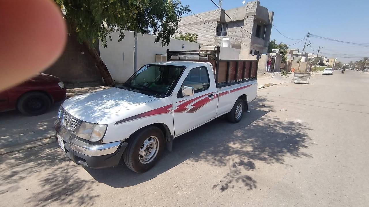 بسم الله الرحمن الرحيم...
نيسان 2002 شاصي ومحرك وكير وتخم تاير وصدر قبل يومين جددته.. السيارة باسمي قبل اسبوع حولنها رقم دولي.. عنواني بعقوبة.. *********** .
