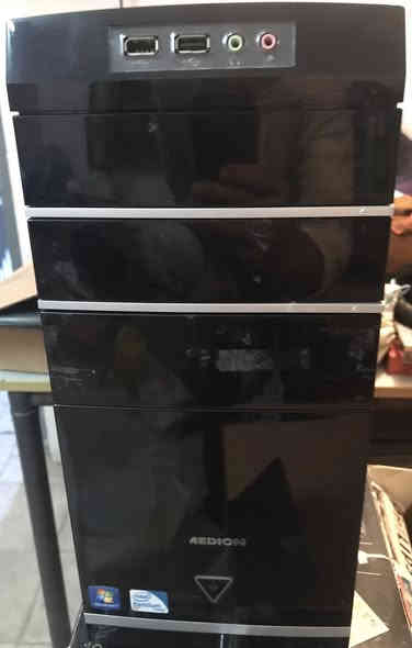 السلام عليكم جميعاً
من بعد اذن اصحاب الگروب المحترمون ؛
اعرض للبيع جهازي الكمبيوتر الشخصي ( دسك توب) من شركة ميديون( Medion MT14) الماني الصنع  Multimedia Pc Akoya P4370 …
مع قرص ( Windows) من شركة مايكروسوفت الاصلي ( غير مستنسخ) مع قرص تعريف اجزاء الهارد وير..
الجهاز مستعمل وبالباكيت الاصلي مع كيبورد بلوتوث ..
الجهاز برام 3GB/ DDR  (وبدون الهارد دسك ( القرص الصلب ) وبدون مشغل الاقراص ( سي دي پلير) ..
الجهاز احترافي لاصحاب الصوتيات والمرئيات…
الجهاز مجهز للهارد دسك الربط الخارجي
ومجهز لقراءة كافة انواع الكارتات ( SD, MicSD, …..وغيرها)
 4 مخارج USB ..
كارت شاشة متطور…
باقي المواصفات موضحة بالصور..
نظام البيع فحم وذلك لعدم استخدام الجهاز منذ خمس سنوات ….
مكان الجهاز: بابل / حله
يوجد توصيل لكافة محافظات العراق وبالسعر المعتاد لدى شركات الشحن والتوصيل…
سعر الجهاز 100 الف دينار عراقي
☎️ ***********
