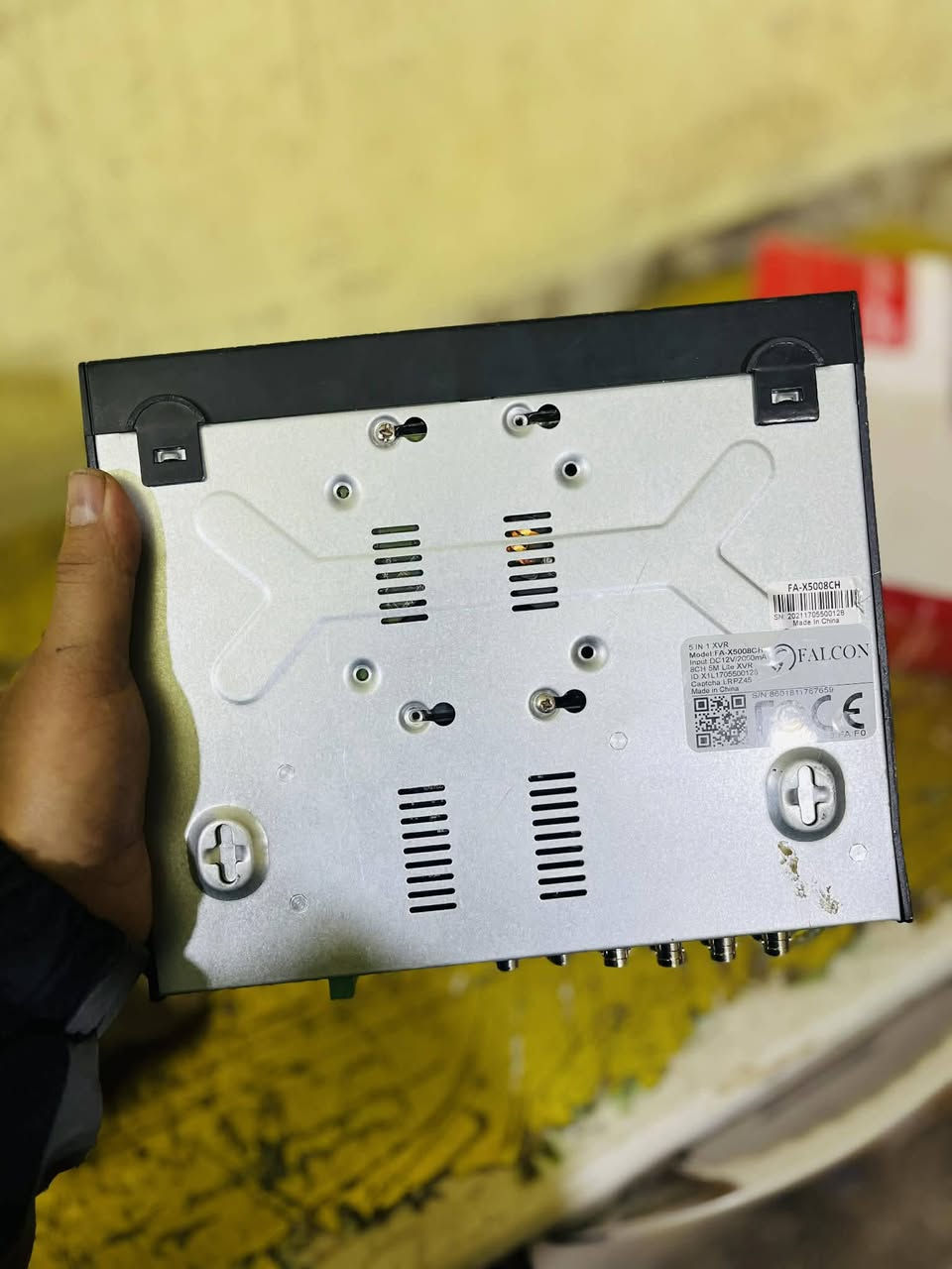 جهاز كامرات فالكون اصلي مع هارد خزن بيه 1 تيرا 8 جنل فقط جهاز مع محولة وهارد الخزن
للتواصل واتساب *********** 
عنوان بغداد المعامل السياحي
