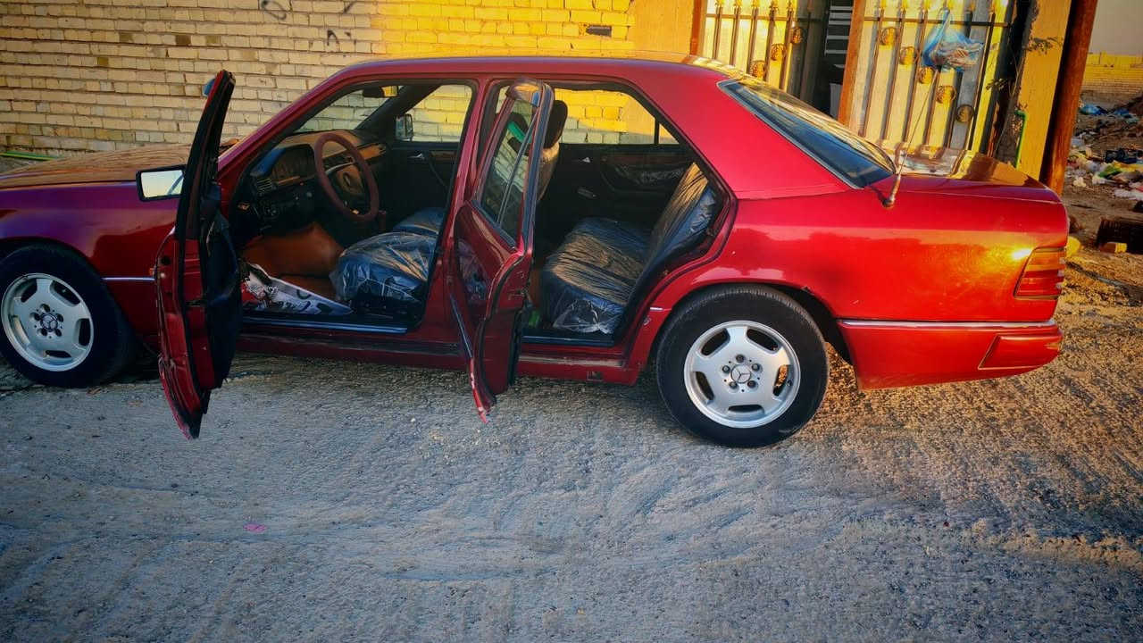 مارسدس دب ٨٩  مكينه فيفتي جاهزه رقم بغداد بسمي مكاني بغداد شعب حي الكوفه *********** السعر ٥٠ وبيه مجال
