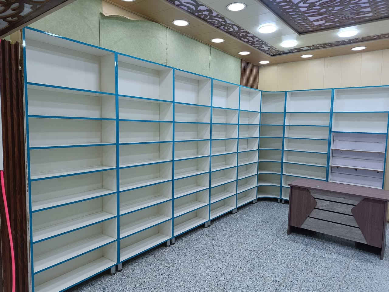 فاترينات للبيع العدد 14 للاستفسار الاتصال بالرقم
***********
