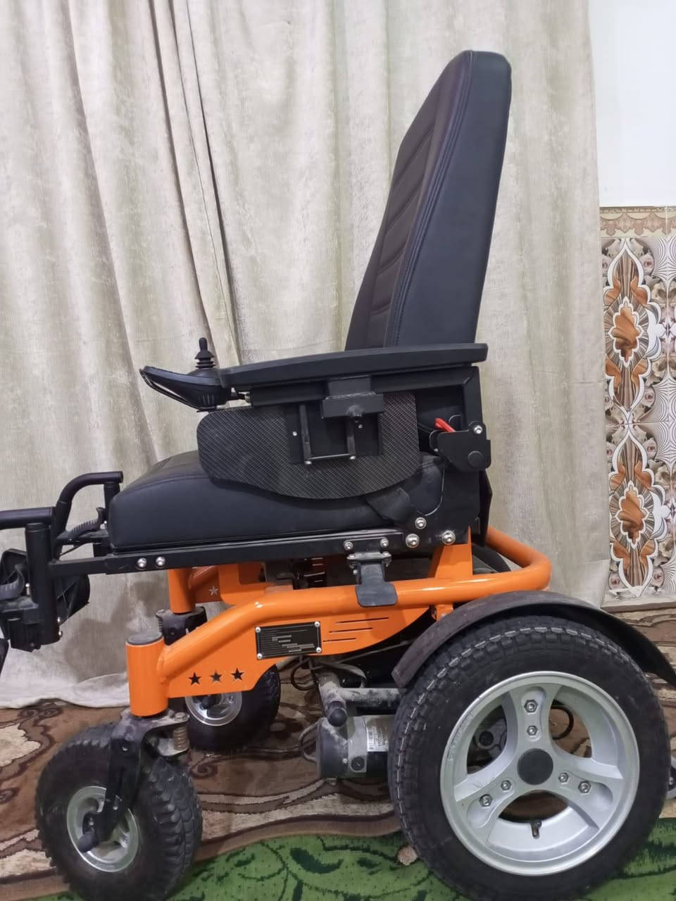 عربانه  نضيف للبيع استعمال قليل مكان النجف أستفسر على الرقم ما متواجد عل فيس ***********
