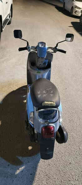 سلام عليكم بوليس للبيع لون سمائي داخل رصاصي دراجه نضيفه مابيه كل نقص فقط كابريتر تعبانه 
السعر (مليون و ١٠٠) وبيه مجال قليل متوازي عل بيعتهه ولميعجبه السعر ليعلق كلشي اكو بسوك 🤍
المكان كربلاء ***********
