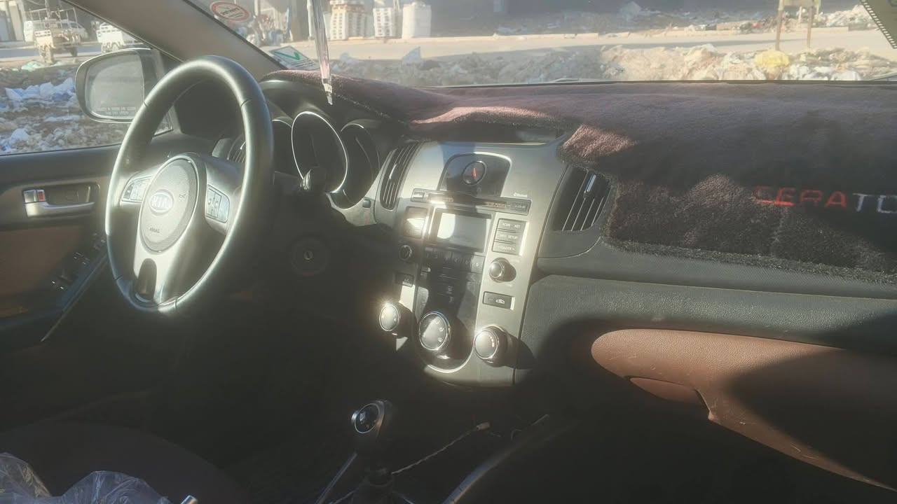 سيراتو ٢٠١١ كفالة عامة 
ماشية ١٩١ حقيقي 
مكينة ١٦٠٠ 
كير ٦ نمر وارد خليجي 
رقم سليمانية دولي تحويل وكالة 
مواصفات اعتيادية 
السعر ١١٠ ومجالها بسيط
***********
المكان بغداد الكرادة أو بغداد الدورة حي دجلة 
تنويه الصور ظالمة السيارة
