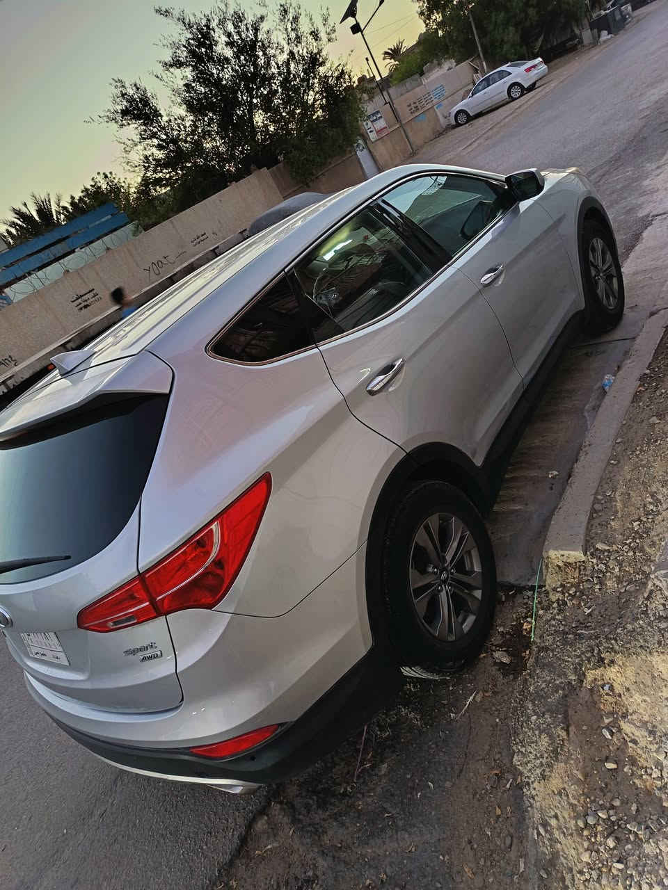 للبيع هيونداي سنتافي 2015 وارد أمريكا، نظافة فوق الممتازة ماشية ٦٩ الف ميل 
المواصفات:
محرك 2.4 جي دي اي اقتصادي ونشيط
تبريد 3 قطع 
تحكم مال الستيرن من جهتين
كاميرا خلفية
نظام ECO اقتصادي بالوقود
سايد بريك قدم
الحادث مرفق بالصور فقط شباك وشوية من البنيد
البنيد جان جارد وانصبغ والصورة موجودة قبل الصبغ
بيها صبغ بالكنر مال باب الأمامي والخلفي وموضح بالفديو.. السعر ١٣٨.. للاستفسار الاتصال على الرقم ***********
