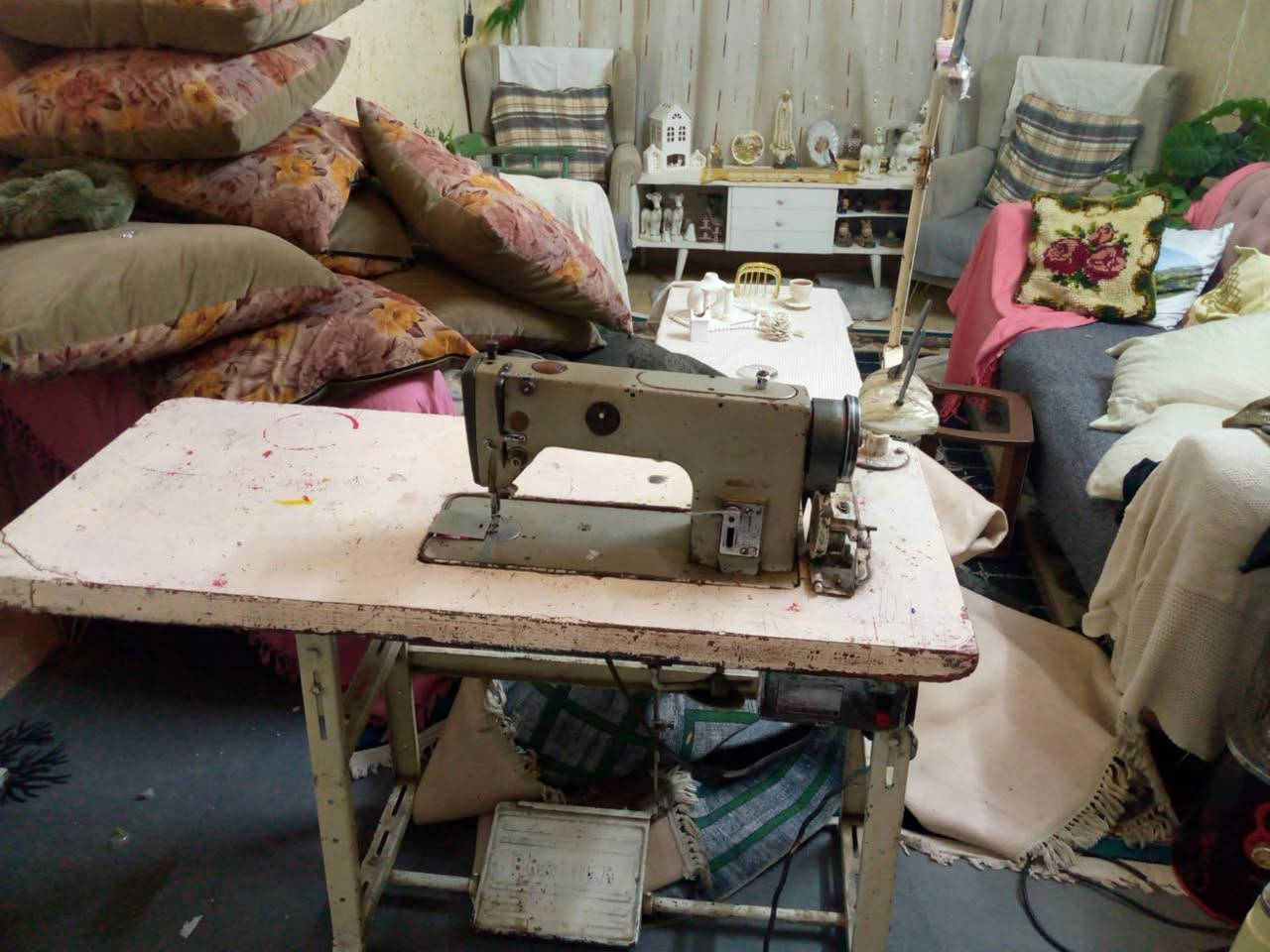 طباخ كله شغال مكينة خياطه ايضاً شغاله سعرهن مناسب الي يريدهن يتفضل خاص ***********
