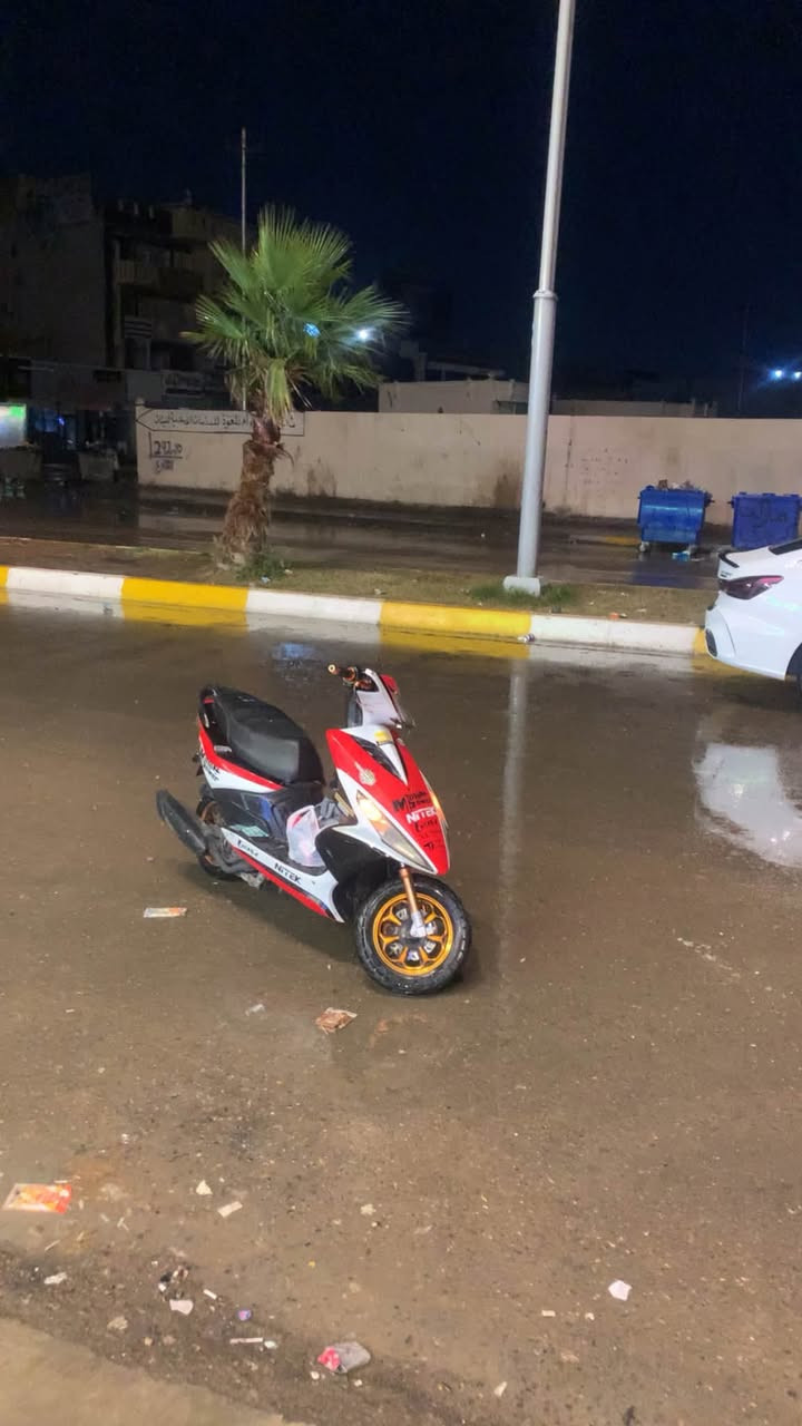 ماكس مضلع صيني خللها باتري يحتاج شحن ودراجه نظيف بيها شلعه السعر ٢٠٠ 
***********

