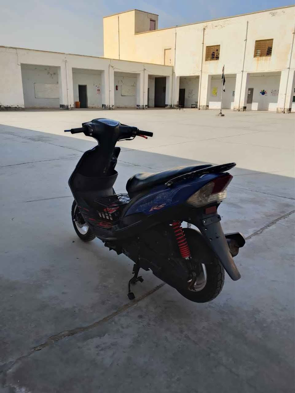 السلام عليكم ماكس عدله كفاله عامه من كلشي  لايت عالي ناصي اشاير كهربائيات كله شغال من الطول للطول ويل ابيض الدراجه ختم واحد ويه المكينه الدراجه ما ناقصها برغي المكينه كفاله وما مفتوحه جيب مصلح وتعال شلعه ومعدل خير من لله تايرات توني مبدلهم صارلها 5 اشهر من طالعه من الرنبه والنضافه شوفت عينك رجاءا المو شراي لا يتعبني واتعبه مكاني بصره5ميل حي طارق السعر 850وبيها مجال واتساب موجود *********** البصرة, العراق
