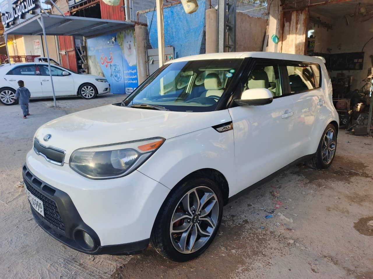 السلام عليكم 
كيا صول للبيع موديل 2016 سياره وارد أمريكي (داخله كليين) 
السياره مكفوله من الحادث والفديو موضوح بي كلشي السياره  تحكمات استيرن شاشه كامره ويل كب قياس 18  تبريد تدفئه شغاله  محرك 1600جديد شاده بيدي  اي حادث مابيه بالعراق السياره باسمي سنويه لل٢٠٢٩ رقم شمالي سياره جاهزه من كلشي
 *********** بي واتساب 
الاسيا ***********
