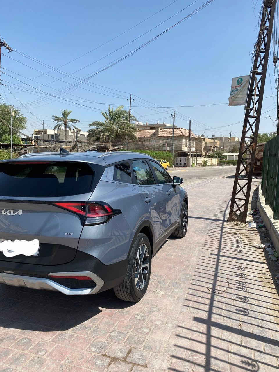 السلام عليكم سبورتج موديل ٢٣ فول مواصفات عدا البانوراما ماشيه ٤٢ كيلو 
حادثها ٣ قطع صبغ بنيد وجاملغ ايمن +شويه من الباب الايمن السياره جديده ماناقصها اي شي 
تخم تاير جديد + باتري جديد 
السعر ١٧٨ وبيها مجال
سياره باسمي وتحويل مباشر 
رقم الهاتف *********** بغداد, العراق
