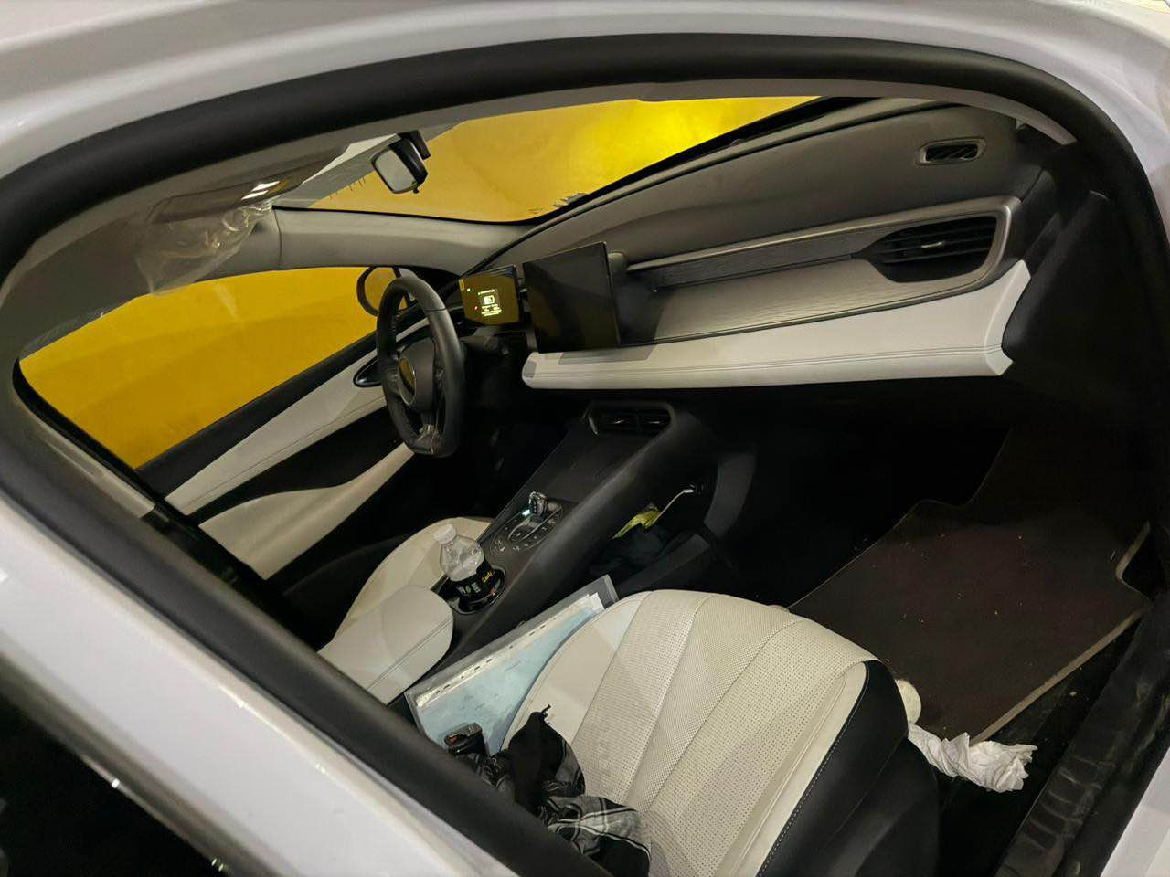 byd 
ماوەی رۆیشتن 2000
کاتی مانگو شتێکی ماوە
خاوێن و جائیز 
شوێن هەولێر 
ژمارە مۆبایل 
0750 469 4639 أربيل, العراق
