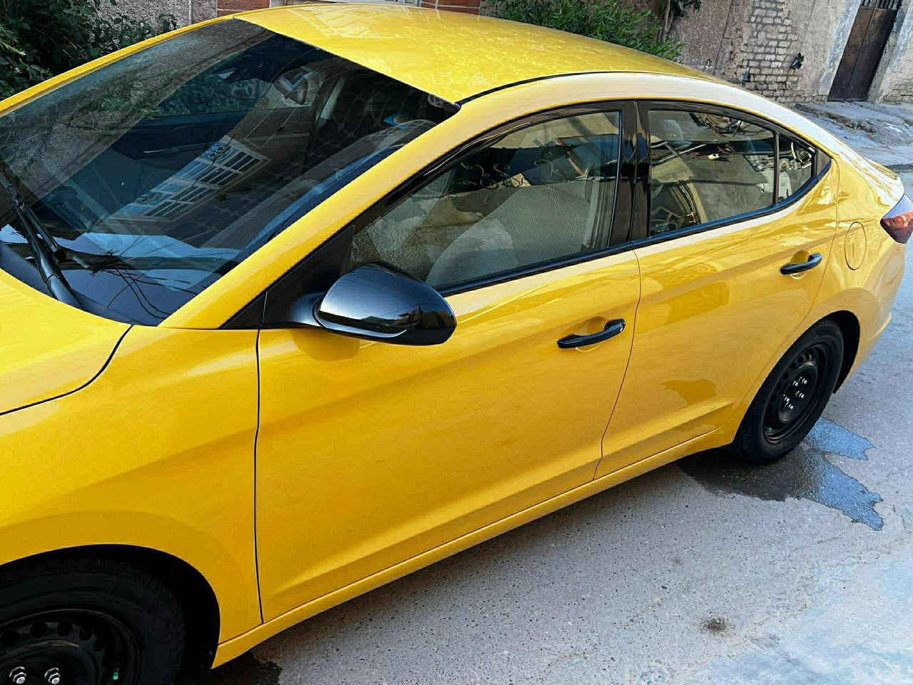 السلام عليكم النتره مديل 20 سياره حلوه وجاهزه كير اي تي المرغوب ماشيه 55  حادث جاملغ وبنيد بدون دواخل يرباك دركه بس السعر 145 وبيه مجال  ***********
