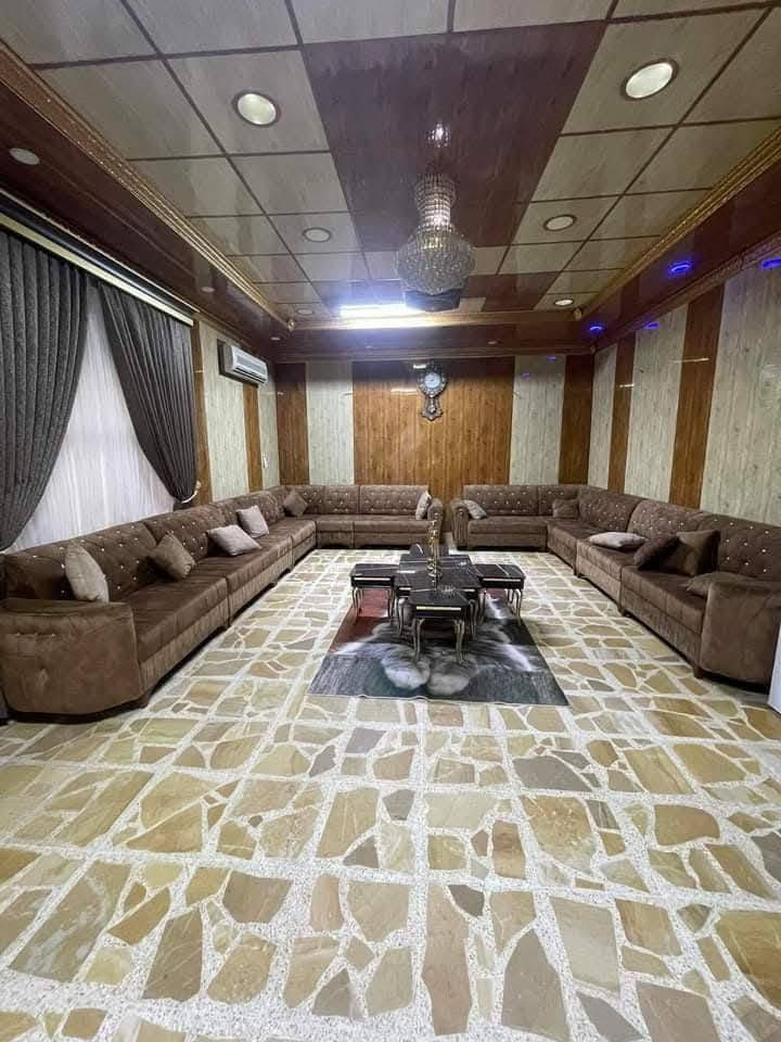 دار 400 م  ركن  وجه 20 ونزال 20 القادسية قطعة 500 مقابل ثانويه الميسلون للبنات
طابقين 5 نوم استقبال و مطبخ حار بارد و صاله داخليه  الارضية كاشي مطعم بمرمر و صحيات عدد 4 و منور حولي 
گراج سيارة حديقة  السعر 240ض قابل للتفاوض 
للأستفسار خاص او واتساب 
***********
***********
