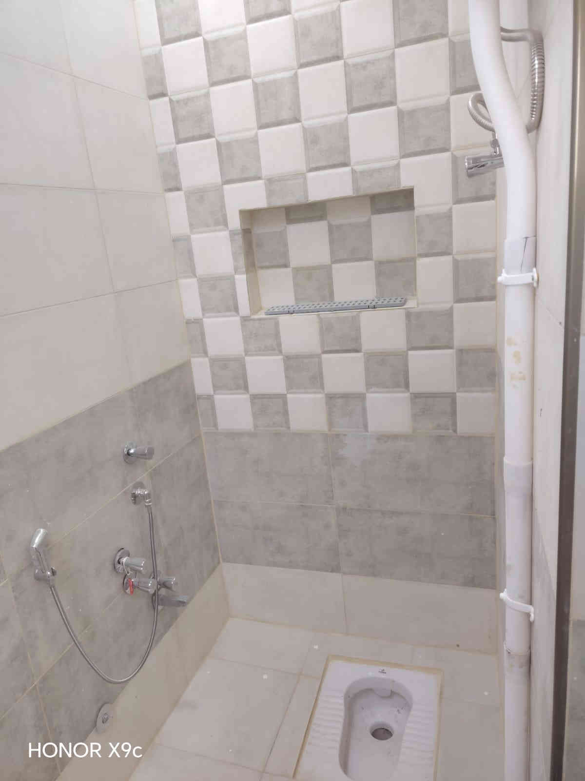 موجود بیت رکن, مقابل مجمع حکومي وليس اهالي, الزهور . يصلح شركه او معهد أو روضه... الخ، قریب على الحولي وهیت لاند.

البيت يتكون من: 

 ٤  غرف نوم, صاله عدد2, استقبال عدد ٢ 

صحیات عدد ٤, مطبخ عدد ٢،

بناء حديث

نظام دكتات مبرده

، تاسيس سبالت وتاسيس غاز

، تاسيس كاميرات تاسيس خط طاقه شمسيه وتاسيس انترنت

ساحة سیارات.. 

واجهه ركن 25 متر

الاستفسار: 

***********
