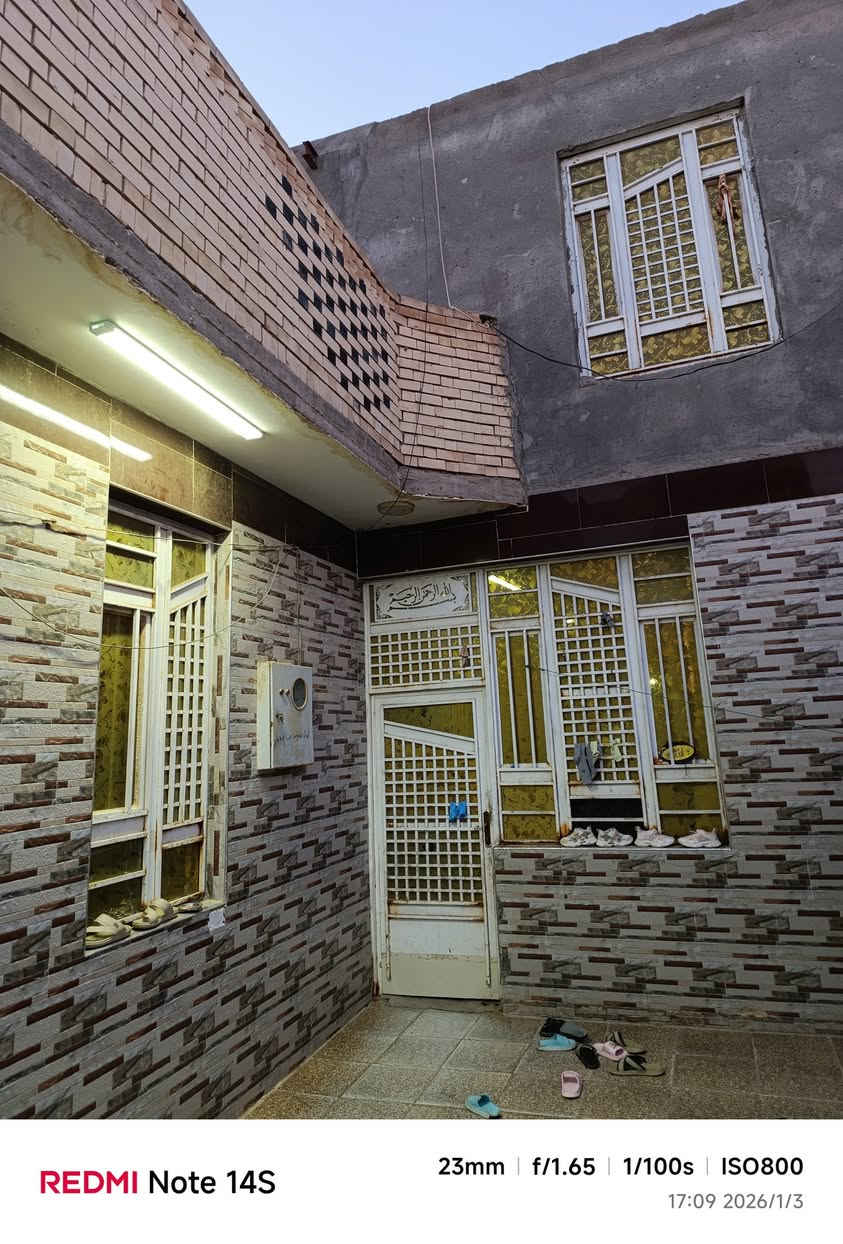 بيت للبيع مساحة 200 /م في الفتاحية شارع مركز شرطة الفتاحية السايديين فرع صالون صفاء طابقين الطابق الاول غرفتين نوم صالة كبيرة حمام داخلي مطبخ استقبال كبيرة صحيات خارجية الطابق الثاني غرفة +صالة +مطبخ +صحيات للاستفسار اكثر اتصل على الرقم ***********
