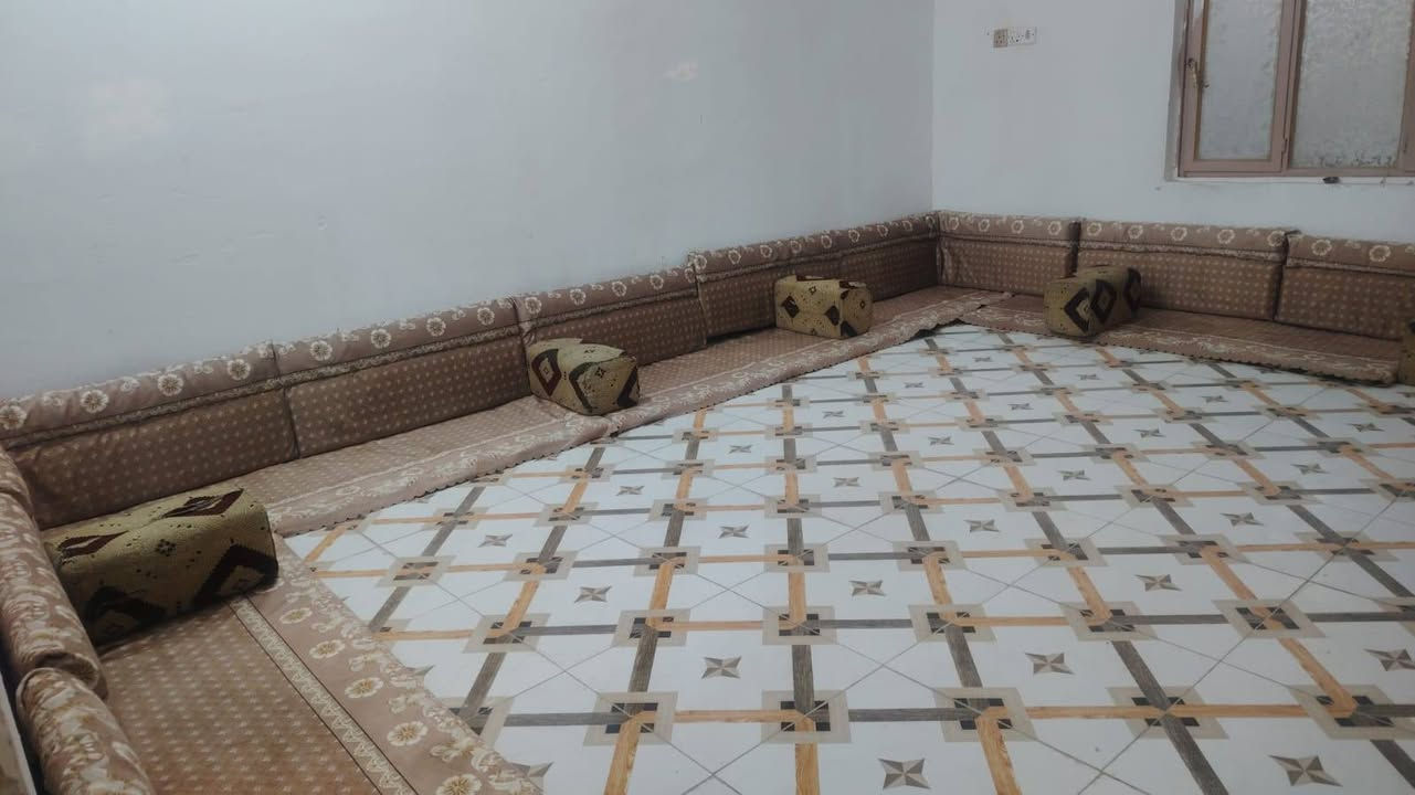 غرفة اخشاب صاج عراقي قفل ٥٠٠ كاونتر قياس 170سم  ٢٠٠  قفل ديوان 100 قفل 10امتار  التكوت حاليا مدوشمات  علماً الدوشمة جديدة قضاء شط العرب الكباسي الكبير قرب جسر خالد ***********
