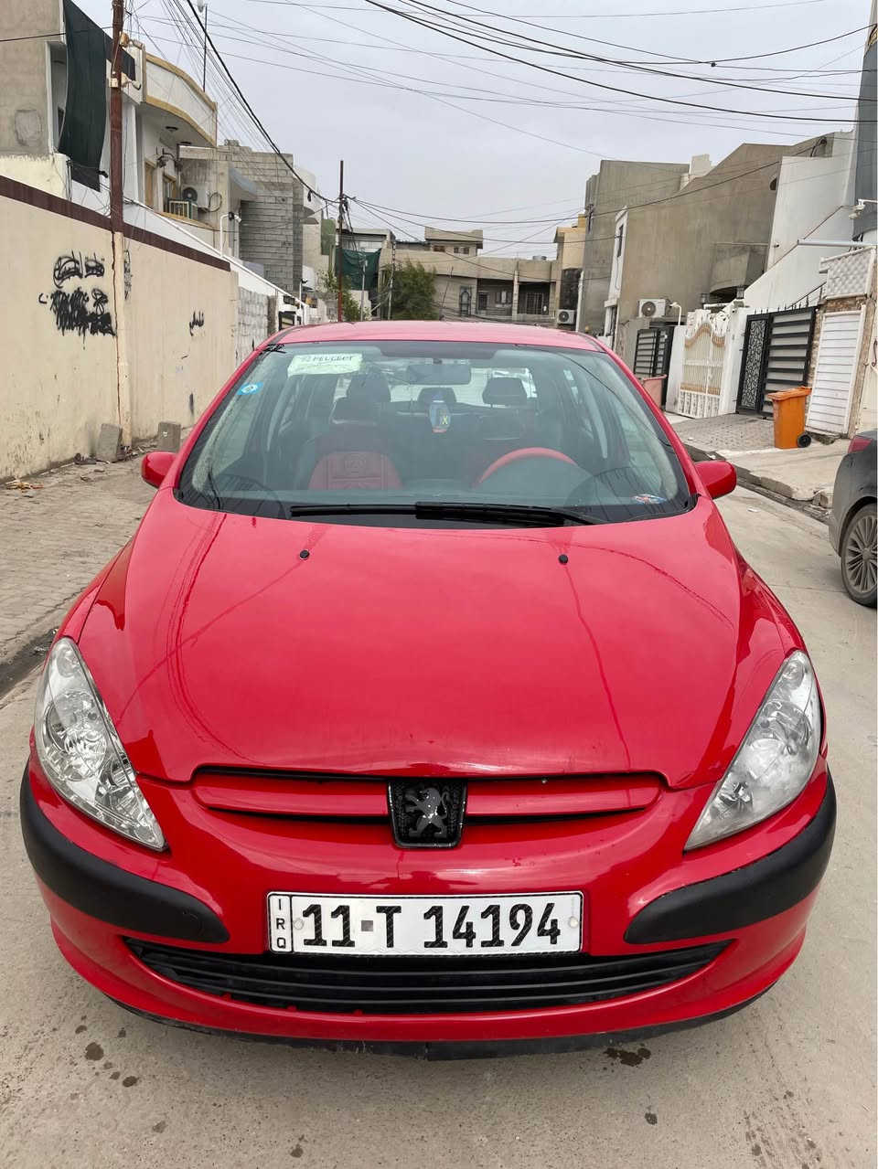 بيجو 2005
شاشه كامره
اوتماتيك 
شرط كير ومحرك 
تخم تاير جديد 
باتري جديد 
صدر جديد 
سنتر لوك 
كهربائيات كل شغاله شرط 
السياره صبغ عام 
السياره خير من الله بس شغل وطلع ماتصرف عليه ربع دينار مال جناي 
السعر 51 وبي مجال كلش قليل 
*********** 
مكان السياره كركوك كركوك, العراق
