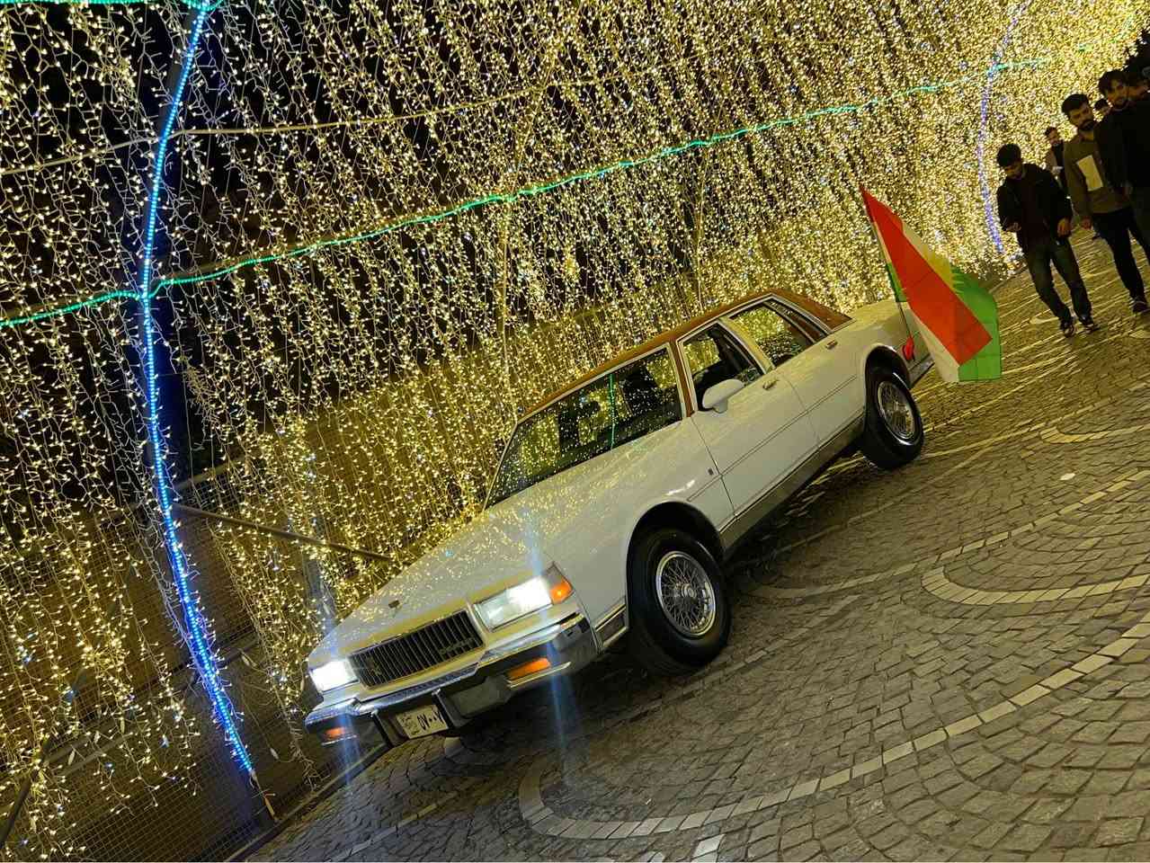 كاپريس كلاسيك.  موديل ١٩٩٠ سيارة مواسفات فول. گير تماتيك. كوشين كارةباي تةبريد. ساردي گةرمي. گير مةكينة كارةباي حدادي.   هةموو شتي بةشةرت. سيارةكة  رةقةم سةنةوي ئةسلي. ارمي دهؤك پاكانةي هةليري بؤ كراوة.   دحامي لؤ دةحامي بةشةرت.  سحري ٧٠ محاملة. ژم *********** vibar watsapp أربيل, العراق
