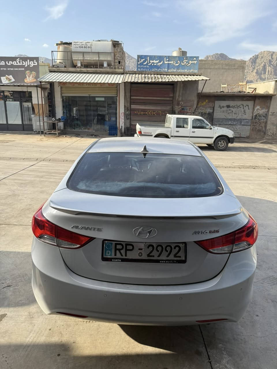 هؤندا ئافانتي مؤديل ٢٠١٢
فول ته نها سلايد نيه
هه ر چوار كوشن هيته ر
به سمه و شاشه
بلوتوس و ئايؤكس
سوكان ڤاليؤم 
نيزامي ئيكؤ
ئه يبي ئيس
ئاوينه شه فت و ئيشاره ت
ته بريد ساردو گه رم به شه رت
٢مؤدي ليخوريني هه يه عادي و ئؤتؤماتيك
٤ تايه ي تازه بؤ به سراوه.ويل گه وره
به ردي سالؤنسام بؤي به ستوه توندو تؤلي به شه رت
گئر مه كينه به شه رت برغوي بانه دراوه ئاوي شه ريكه ي تيا ماوه
سه قف و كه فه رو سه ره ده بلي به شه رت
سه ياره كه هي مالي خؤمه بؤ ژئر خؤم مه زبوتم كردوه 
يه ك ٢٥٠ مه سروفي نيه 
تئبيني سه قفي ٢ شوختي هه يه چاكم نه كردوه سبوخ به شه رت
به نسبه ت سعر ٥٤ گه لاو مه جال 
تكايه مشته ري نيت مه يه چات بلي زؤره سه ياره هه يه به ٤٠ گه لا برؤ ئه و بكره من له مالي خؤم بيمنه تم شتي شاز هه رگيز له قيمه ت ناكه وئ
0750 112 41 58
0770 137 55 85
