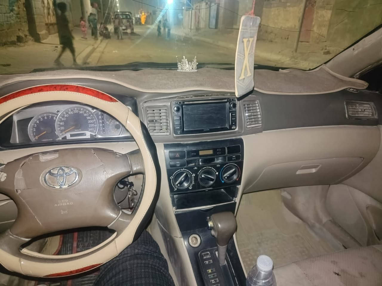 سياره كورلا للبيع موديل 2004 مكينه و كير و مشط و منظومة تبريد كفالة سياره سياره متجاية صفحة  سعر 50 بيها مجال*********** مكان بصرة
