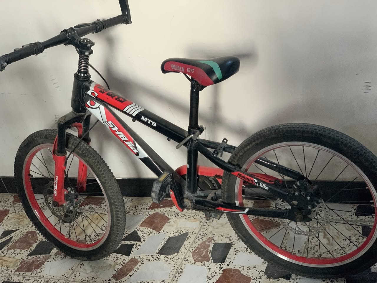 سلام عليكم بايسكل جبلي MTB دسك بريك نضيف بس مابي بريك سعر 50 وبي مجال مكاني بغداد للاستفسار ***********واتساب
