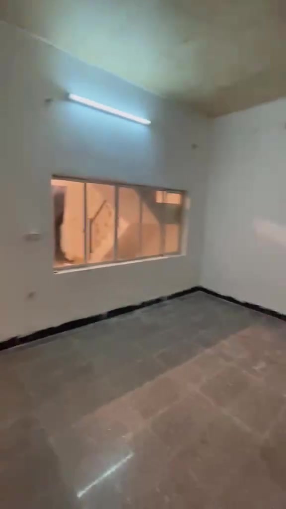 🏡 بيت للإيجار – المنصور / حي الإسكان
بيت طابقين فارغ للإيجار، يحتوي على:
✅ غرفة كبيرة
✅ غرفة صغيرة (مناسبة للأطفال أو مخزن)
✅ صالتين
✅ مطبخ معزول
✅ صحيات

💰 الإيجار: 600 ألف دينار فقط شهرياً

📞 للاستفسار:***********
