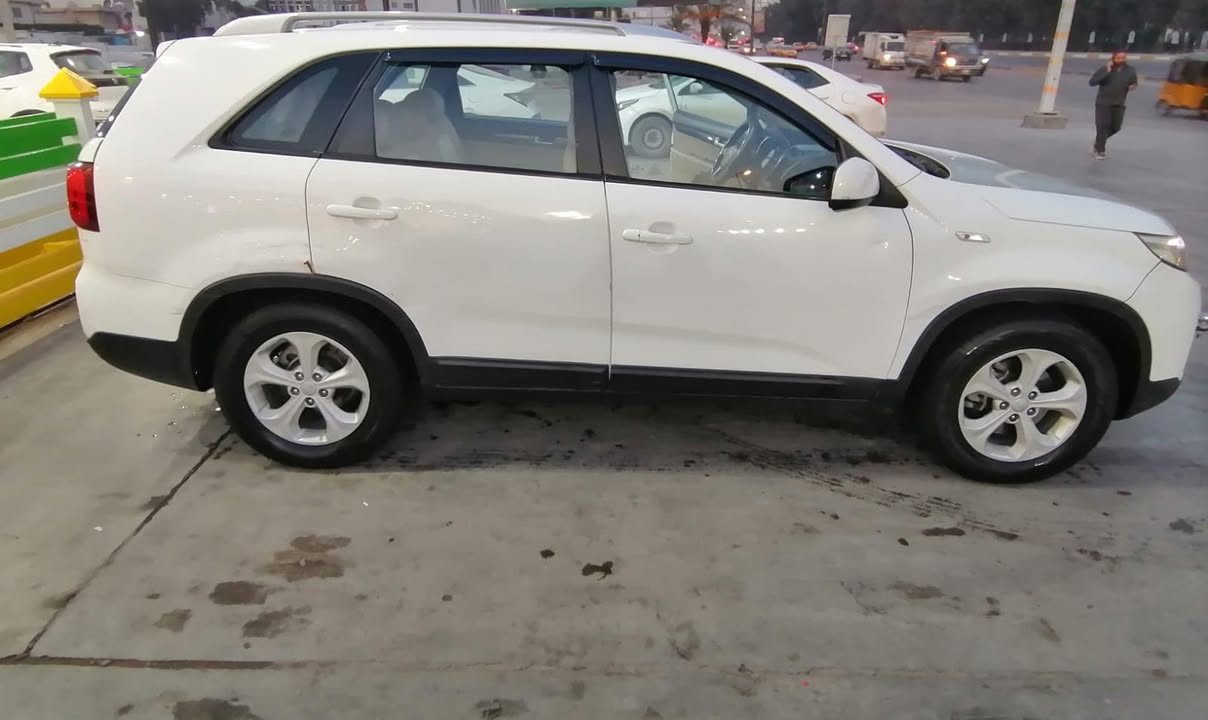 سورنتو خليجي السياره شوفة العين صبغ باب خلفي وطابوكة بالقماره والباقي كفاله بيه رصعات مبينه لا معدله ولا شي موديل 2014 السعر بلاش مكينه 2400 السعر 150 ماكو هيج سعر مكانه بغداد مدينة الصدر ***********
