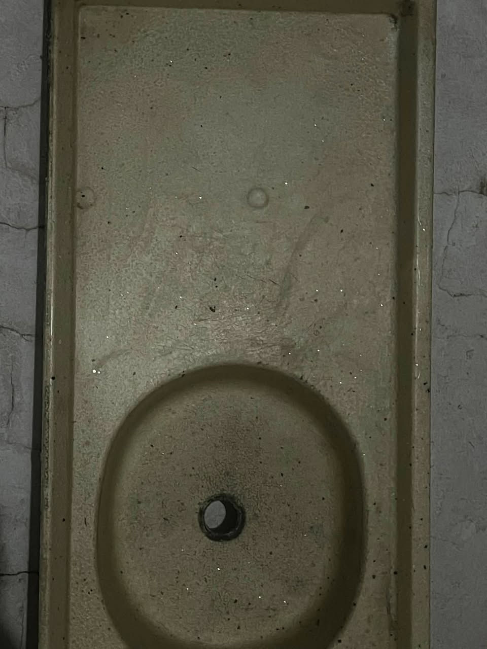 ئەم سنگە درێژی یەك مەترو نیو ئەسڵی  ٥٠هه زار دینار ماڵی دۆستە ***********
