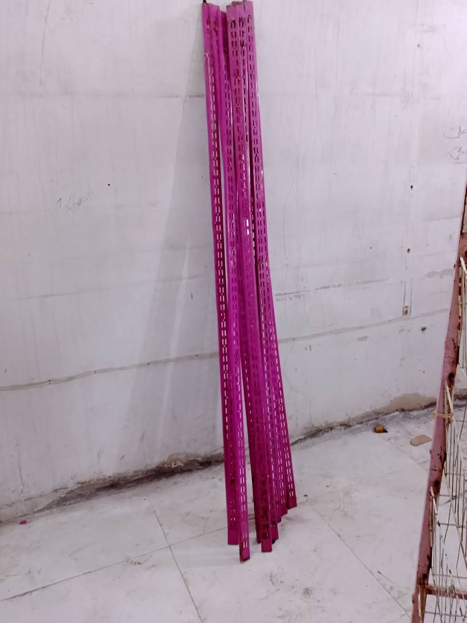 للبيع 50 رف مع الحمالات والمساطر+ سلات عدد 2 
السعر 50 الف 
بغداد حي النصر ‏‪***********‬‏
