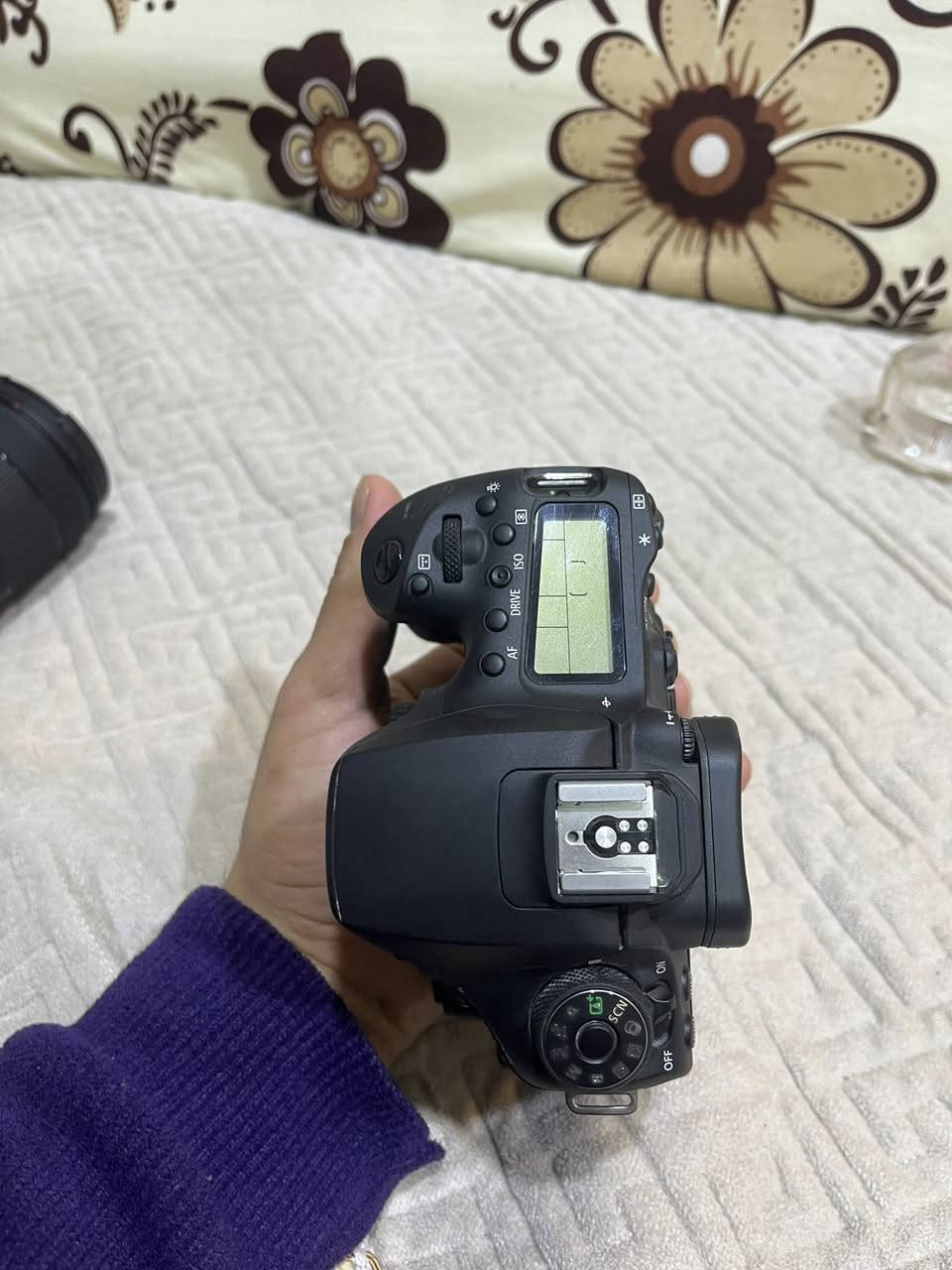 السلام عليكم ورحمة الله وبركاته 
كأمره كانون 90D حتى كارتونتها موجوده 

للبيع 

الرقم : ***********
