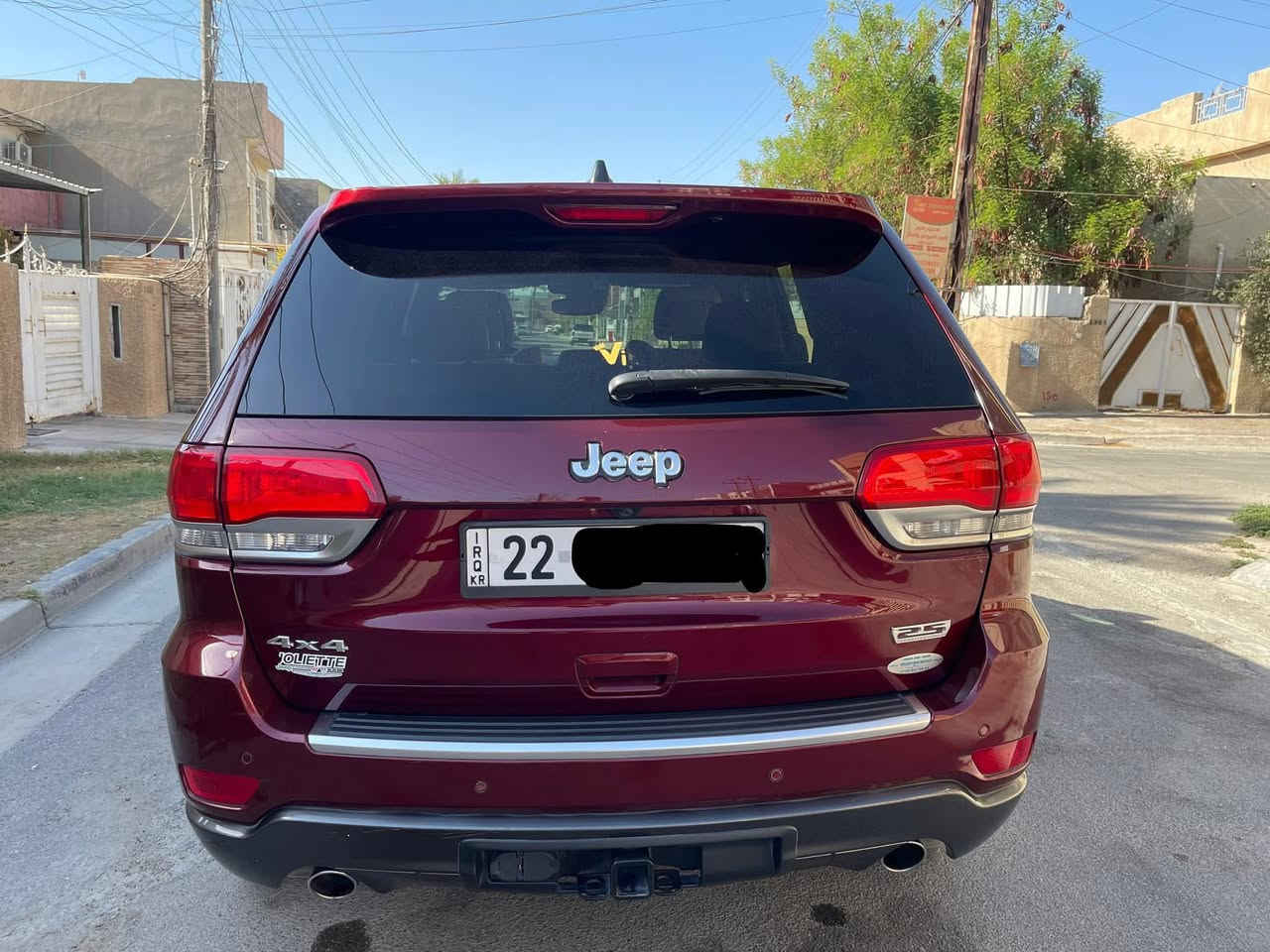 جيب كراند شيروكي   فئه خمسه وعشرينه 
الموديل 2018 فول مواصفات  فول الفول السياره كلين تايتل مكفوله كفاله عامه ..
المحرك : V6.  3.6L.
العداد : 62 الف ميل 
* المواصفات: 
* تحذير الخروج عن المسار. 
* ⁠رادار امامي
* نقطة عمياء.
* دفع رباعي 4x4. 
* فرش المقاعد من الجلد ومميز 
* المقاعد الأمامية كهربائية.
* ⁠داخل السياره ابيض .
* ذاكرة لحفظ وضعيات الجلوس. 
* المقاعد الأماميةمع تدفئة+ تبريد
* ويل قياس 20 انج اسود لماع.
* مقاعد الامياميه كهرباء
* تدفئة ستيرن. 
* ⁠ستيرن كهرباء
* سقف بانوراما.
* شاشه 8.4 انج.
* نظام الملاحة (GPS). 
* نظام خاص للطرق الوعرة. 
* مصابيح امامية زنون. 
* المصابيح الأمامية مع LED لايت. 
* كشافات الضباب زنون. 
* تشغيل عن بعد.
* صندوق كهربائي.
*  حساسات أمامية. 
*  حساسات خلفية
* كاميرا خلفية
* مرايا بخاصية التعتيم الذاتي. 
* مرايا جانبية قابلة للطي كهربائيا. 
* بلوتوث تلفون.
* محدد سرعة. 
* نظام تشغيل واطفاء اوتماتيكي للمحرك للتوفير من صرف الوقود.
*نظام بريك  اوتماتيكي
مكان السياره بغداد 
هـ/ ***********
