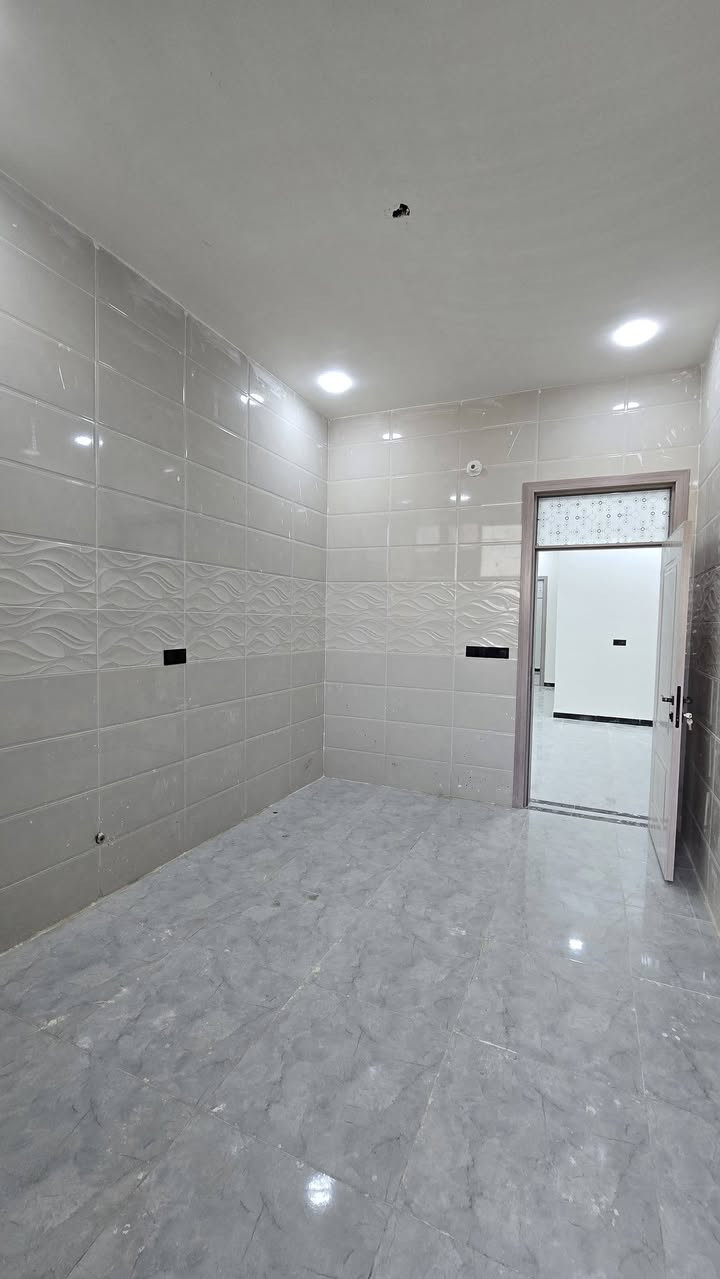 🏡 2 بيوت للبيع_بناء حديث
الديوانية / مجمع توحيد العفلوكي طريق السنيه السياحي وره سكة القطار شارع المركز ب البداية بعد 50 متر عن الشارع . 
🔸طابو زراعي سند 25  . 
المساحة 135م² – طابق واحد
🔹 2 غرفه نوم + استقبال + صالة
🔹 3 صحيات
🔹 مطبخ
🔻 
📞 للاستفسار: *********** مراجعه الواتساب
      او مراسلة الصفحة ***********
🔸
