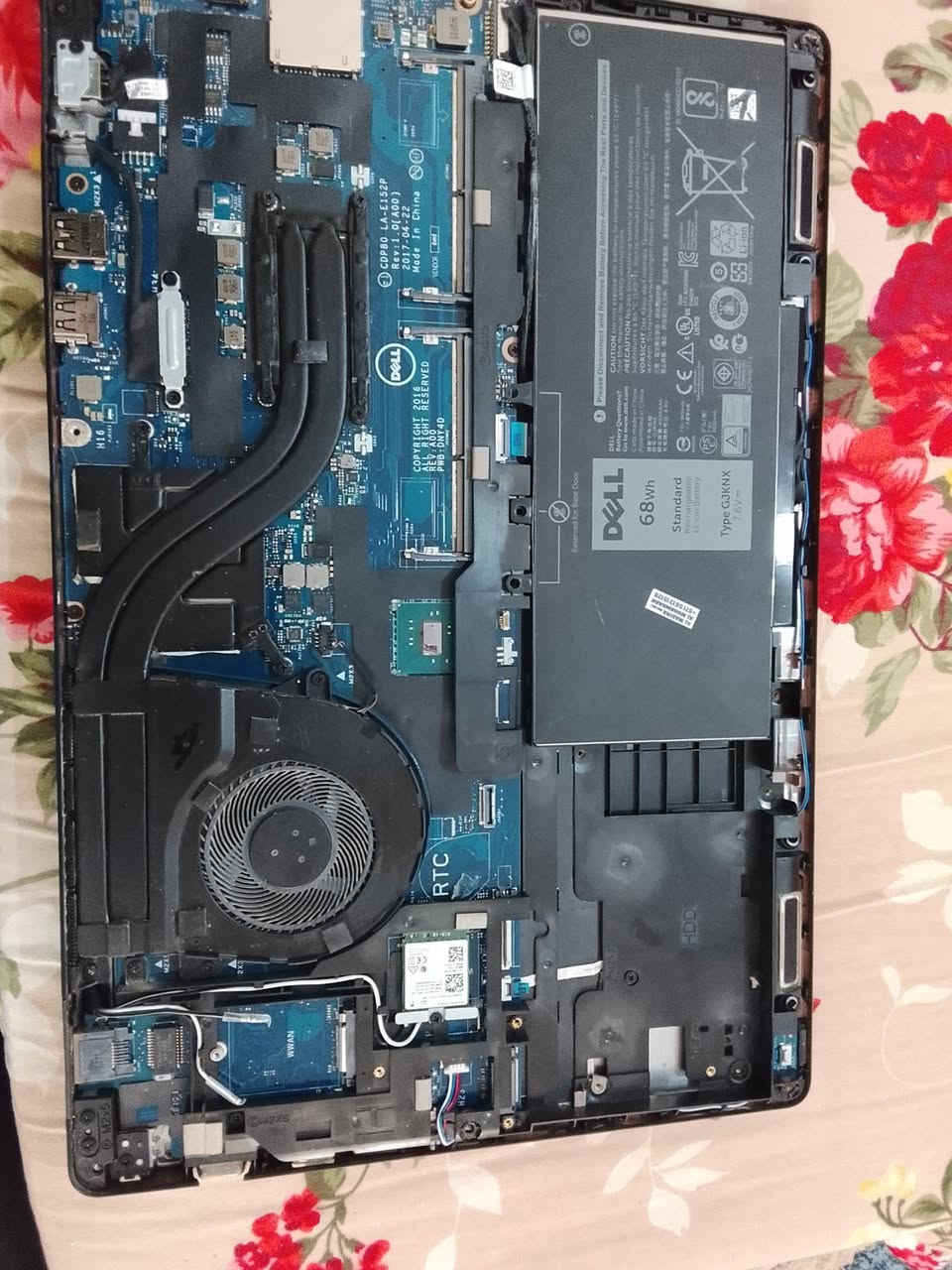 لابتوب عاطل للبيع، موديل Dell Lattidue 5580
العطل: المعالج + بطارية
المواصفات، كرت شاشة خارجي 2 كيكا Nvidia geforce 940mx 
شاشة FHD،، هرتز ☜60 / 15.6 انج
رام ما بيه بس اذا تريد احطلك و تخزين ما بيه... قيم و اخذ و متوفر شاحنة اصلية من دل 130 واط
للاستفسار تفضل للخاص و تدلل


**إذا كنت صاحب هذا الإعلان وتريد حذفه لأي سبب، رجاءا أرسل رسالة إلى الدعم الفني**