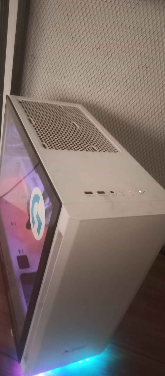 Pc كيمنك 
i7-6700 CPU 3.40GHz 
رامات g١٦ ddr4 2400 سرعه 
كارت rx 580 8g ddr5 
هارد ٢٥٦ ssd 
مبرد مائي دبل فإن ارجيبي 
كيس براند قوي ارجيبي  جميع الكيس بضغطه 
مراوح اناره ارجيبي
بورد ازوز يقبل سابع و سادس 
بور سبلاي ٤٠٠ واط ٨٠ بروز 
اغلب الالعاب شغل 
رقمي ‏‪***********‬‏ اتصال 
*********** وتساب 
بغداد بغداد, العراق
