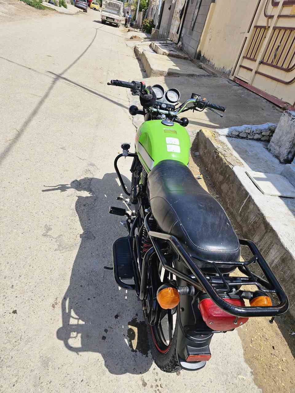 سلام عليكم شباب دراجه دايون للبيع مديل ٢٢ مكفوله كفاله عامه الدراجه ماناقصها اي شيء فقط بس صفاحيه نظافه فول الدراجه نضيفه كلش السعر 1400 وبيها مجال للشراي المو شراي لا يتعبني رجائن مكاني ديوانيه قضاء عفج هاذا رقمي... *********** مراسله مفتوحه لي حاب يراسلني ...
